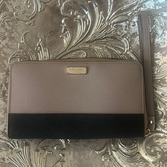 kate spade Handbags - kate spade wallet wristlet